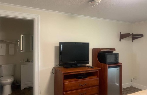 West Hatfield Hotel | River Valley Inn