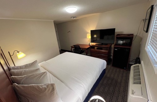 West Hatfield Hotel | River Valley Inn