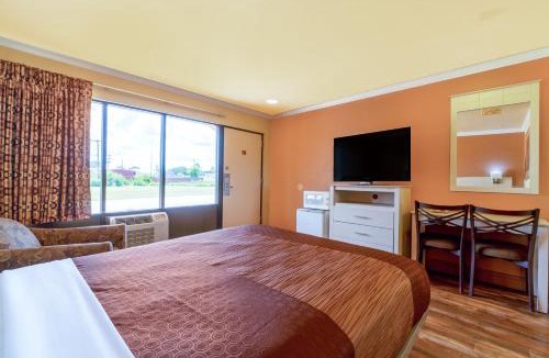 La Grange Hotel | River Valley Motor Inn By OYO La Grange Texas