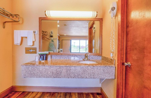 La Grange Hotel | River Valley Motor Inn