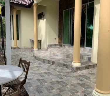 Kampung Abi House | River Valley Roomstay