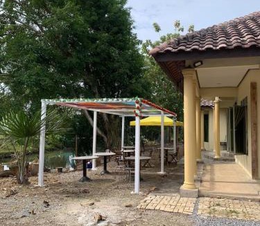 Kampung Abi House | River Valley Roomstay