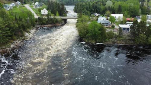 Mauricie Ski Chalet | River View - Chalet des Chutes