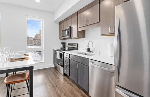 Riverview Apartment | River View 1 Bed- Gym, Hottub, Rooftop, BBQ
