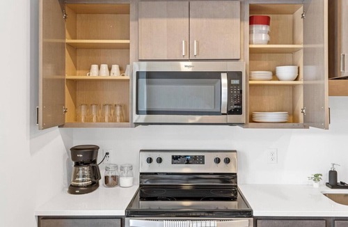 Riverview Apartment | River View 1 Bed- Gym, Hottub, Rooftop, BBQ
