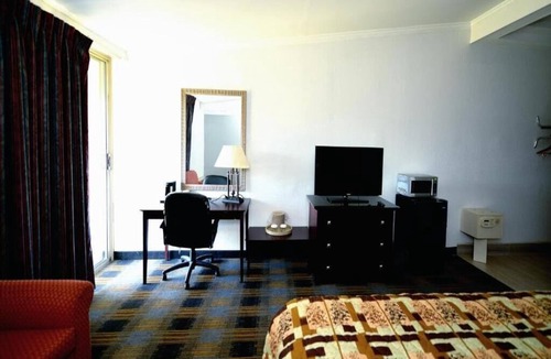 Somerset Hotel | River-view, 1 King Bed with Balcony