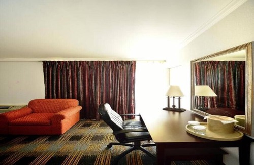 Somerset Hotel | River-view, 1 King Bed with Balcony