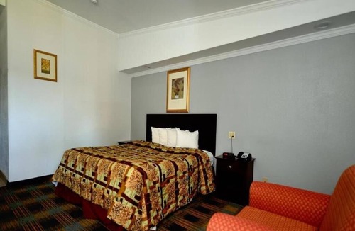 Somerset Hotel | River-view, 1 King Bed with Balcony