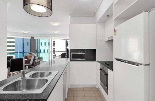 Kelvin Grove Apartment | River View 1BR w/Balcony and Pool Access