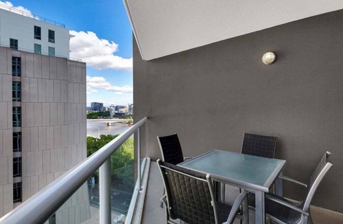 Kelvin Grove Apartment | River View 1BR w/Balcony and Pool Access