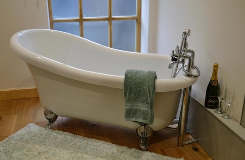 Wadsworth Apartment | River View Apartment