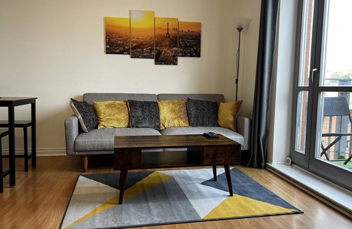 Dundee Apartment | River view apartment with free parking