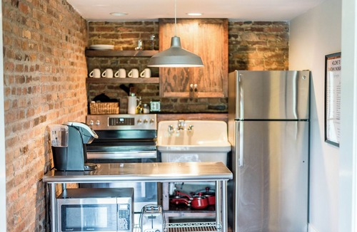 Daniels Hill Apartment | River View Downtown Private Historic Apt!