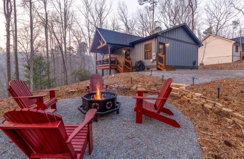 Ellijay House | River View Getaway by 2DC