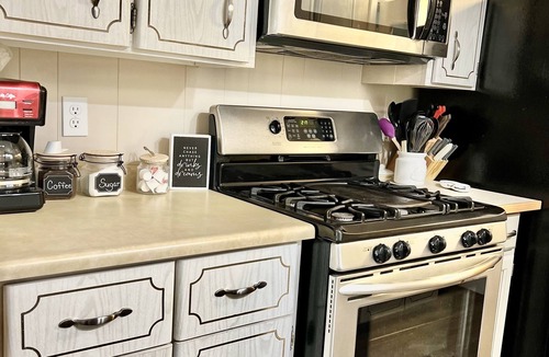 Warren House | River view getaway