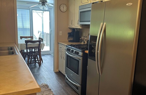 Warren House | River view getaway