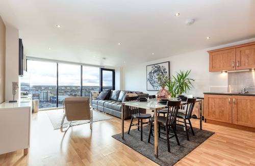 Finnieston Apartment | River View Height Apartment with Parking