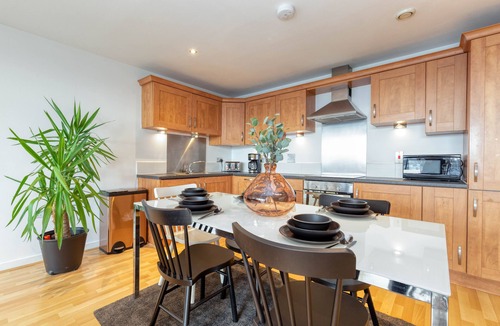 Finnieston Apartment | River View Height Apartment with Parking