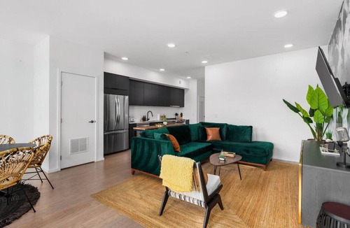 North Capitol Condo | River View High-End Condo with Private Patio and FREE Parking