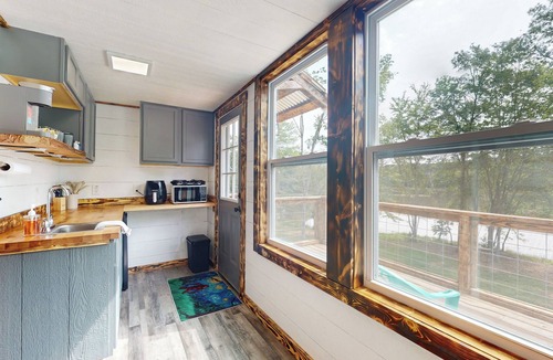 Cedar Bluff House | River-View Home w/Fire Pit & Grill!