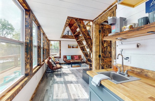 Cedar Bluff House | River-View Home w/Fire Pit & Grill!