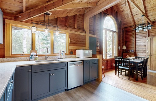 South Bristol Cottage | River view home w/lovely deck, views & fireplace