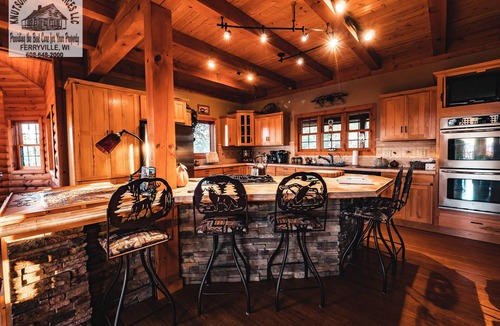 De Soto Cabin | River View Lodge, Sunset Views Over Mississippi River w/Hot Tub