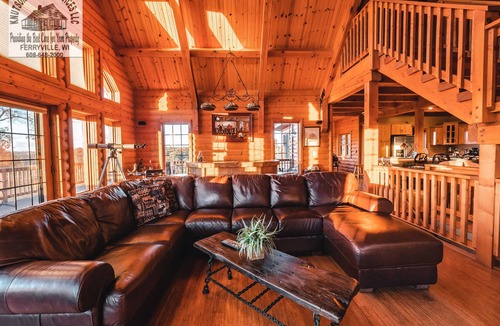 De Soto Cabin | River View Lodge, Sunset Views Over Mississippi River w/Hot Tub