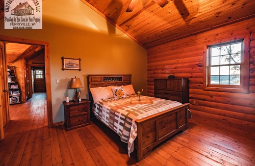 De Soto Cabin | River View Lodge, Sunset Views Over Mississippi River w/Hot Tub