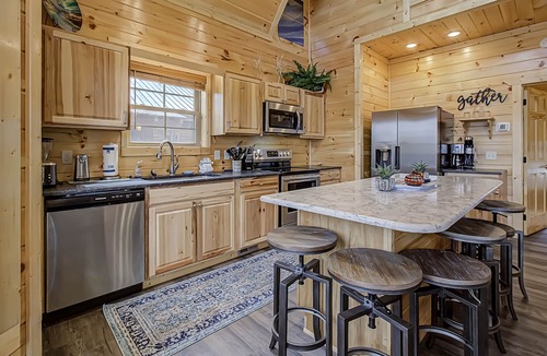 Pigeon Forge Cabin | River View | Pigeon Forge | Arcade | Hot Tub | WiFi | Fireplace
