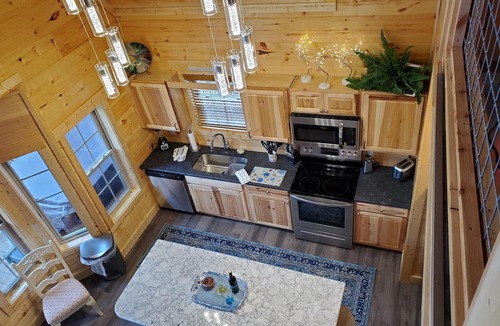 Pigeon Forge Cabin | River View | Pigeon Forge | Arcade | Hot Tub | WiFi | Fireplace
