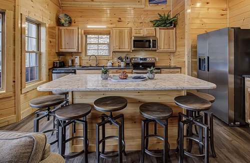 Pigeon Forge Cabin | River View | Pigeon Forge | Arcade | Hot Tub | WiFi | Fireplace