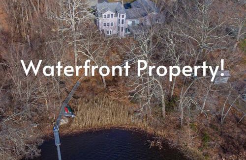 Quaker Hill House | River view private light house