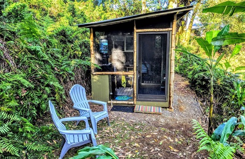 Pepeekeo Cabin | River View Rainforest Tiny Cabin with Kitchenette (No Cleaning Fee)