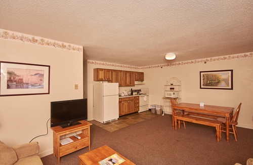 Bethel Hotel | River View Resort