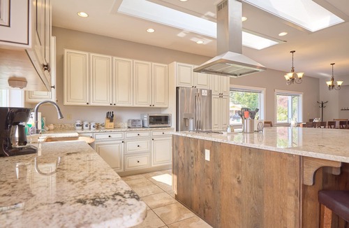 Peshastin House | River View Retreat -Easy access to Leavenworth.