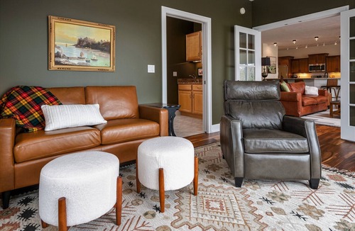 Douglas House | River View Retreat