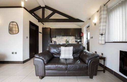 Ollerton Cabin | River View · River Maun Studio Cottages