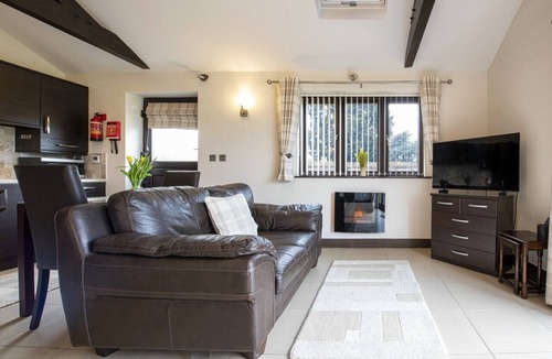 Ollerton Cabin | River View · River Maun Studio Cottages