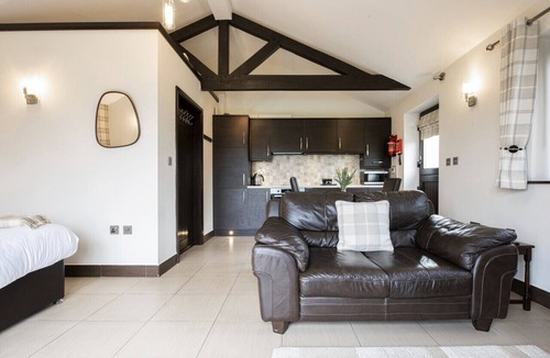 Ollerton Cabin | River View · River Maun Studio Cottages