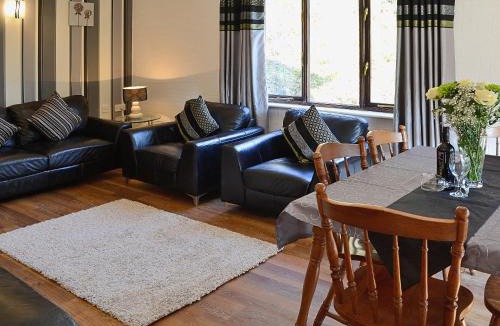 Liskeard House | River View Villa - Cv44