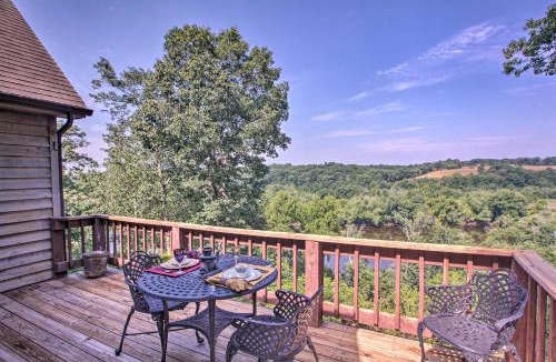 Scottsville Apartment | River Views and Deck Peaceful Virginia Retreat