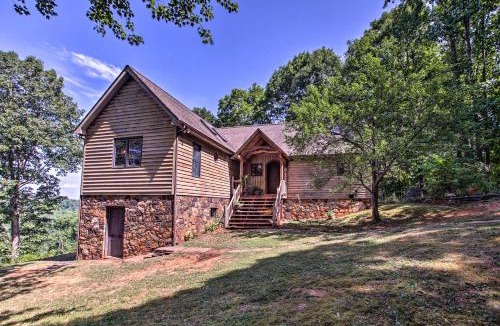 Scottsville Apartment | River Views and Deck Peaceful Virginia Retreat