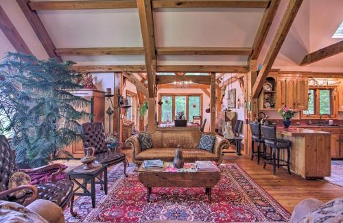 Scottsville Apartment | River Views and Deck Peaceful Virginia Retreat