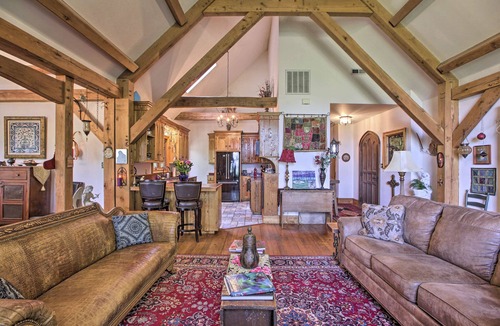 Scottsville Apartment | River Views + Deck: Peaceful Virginia Retreat