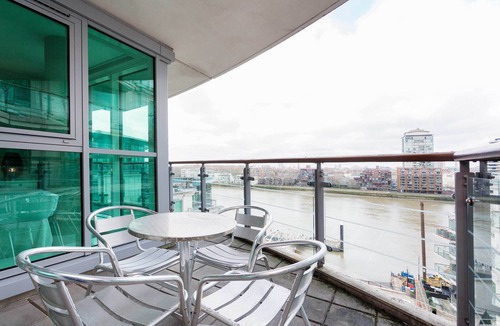 Vauxhall Apartment | River Views from Vauxhall, by Veeve