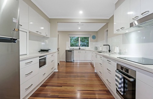 Hawks Nest House | River Views - Pet Friendly