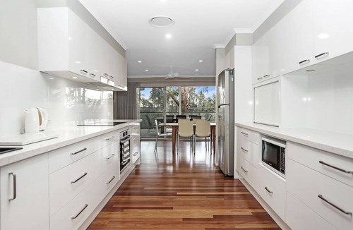 Hawks Nest House | River Views - Pet Friendly