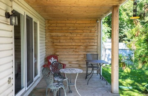 St. Catharines House | River Views | Pool Table | EV Charger | Hiking Trails | Near Niagara Falls
