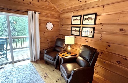 Vesta Cabin | River Walk Cabins: Fishing Cabin